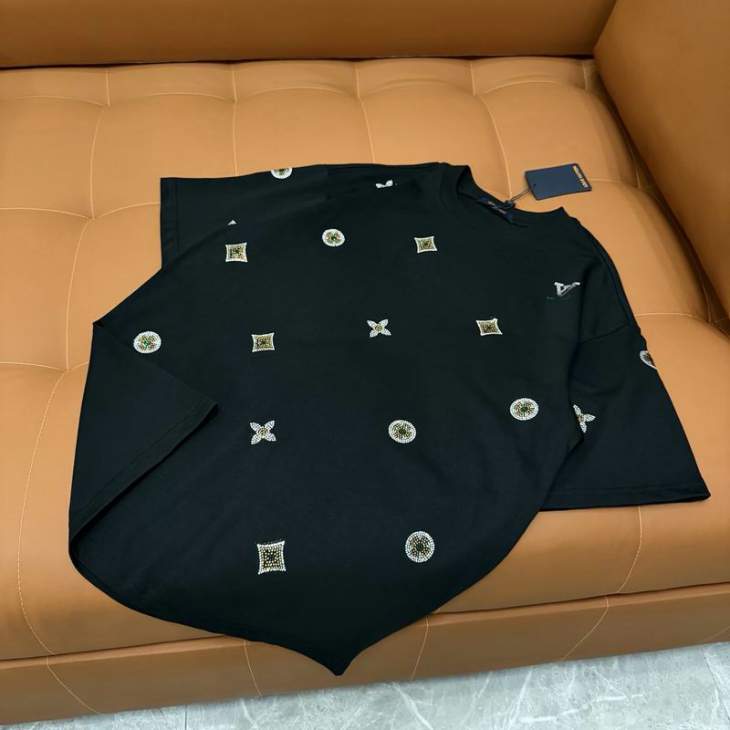 Picture of Louis Vuitton T Shirts Short _SKULVS-XLzztr147177